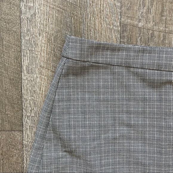 Gray Plaid Mini Skirt - Picture 4 of 4
